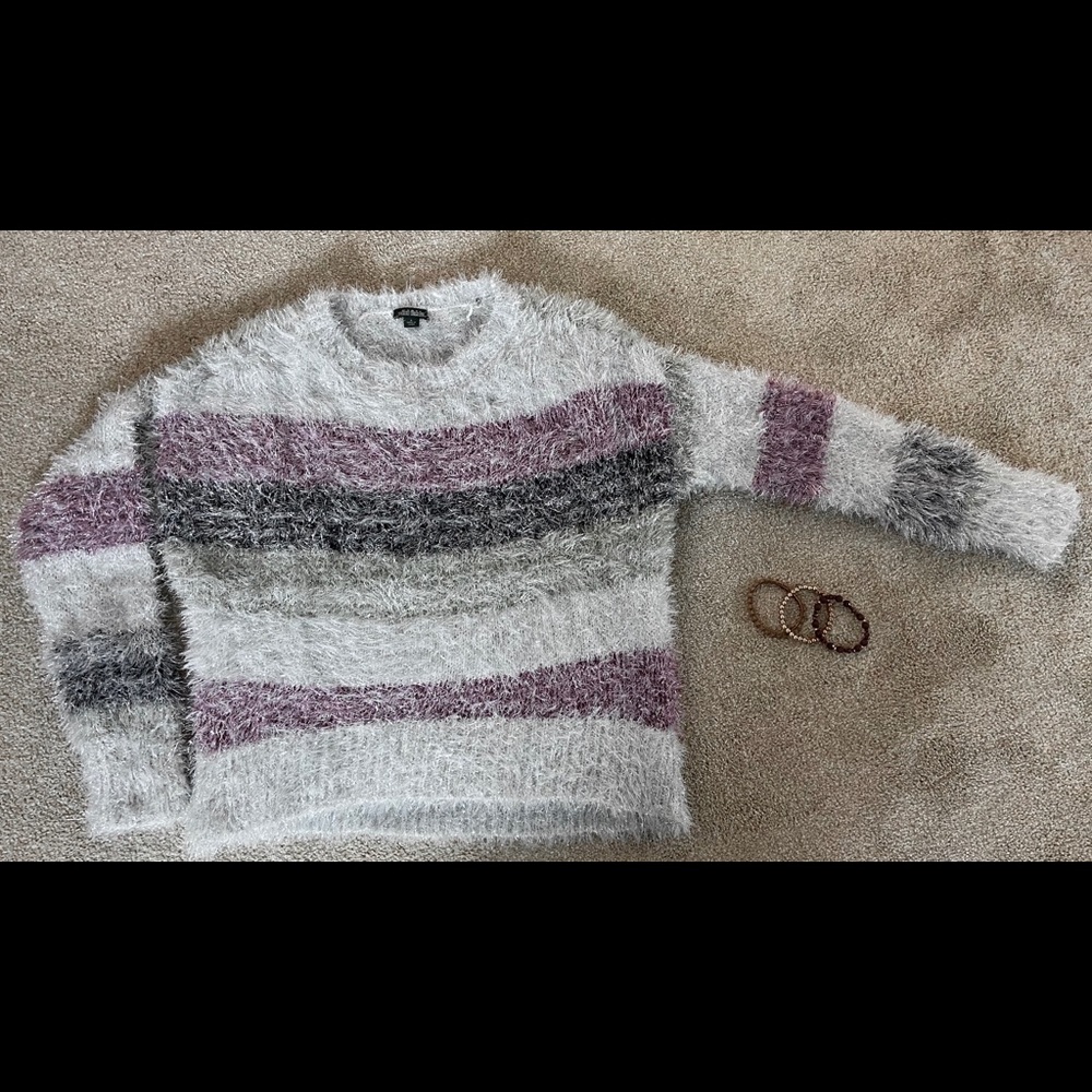 Women’s sweater Size S
